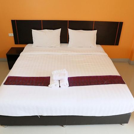 La Viva Hotel Бурирам Экстерьер фото