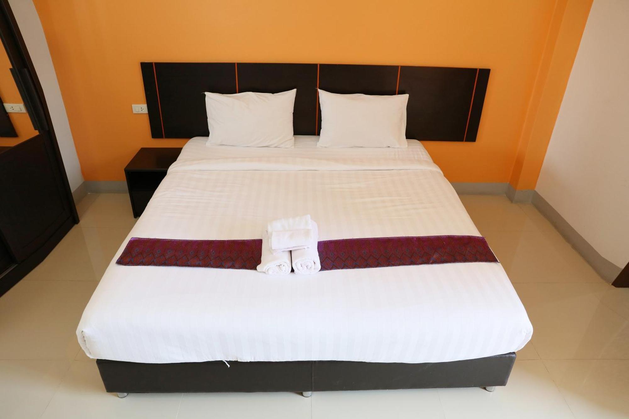 La Viva Hotel Бурирам Экстерьер фото