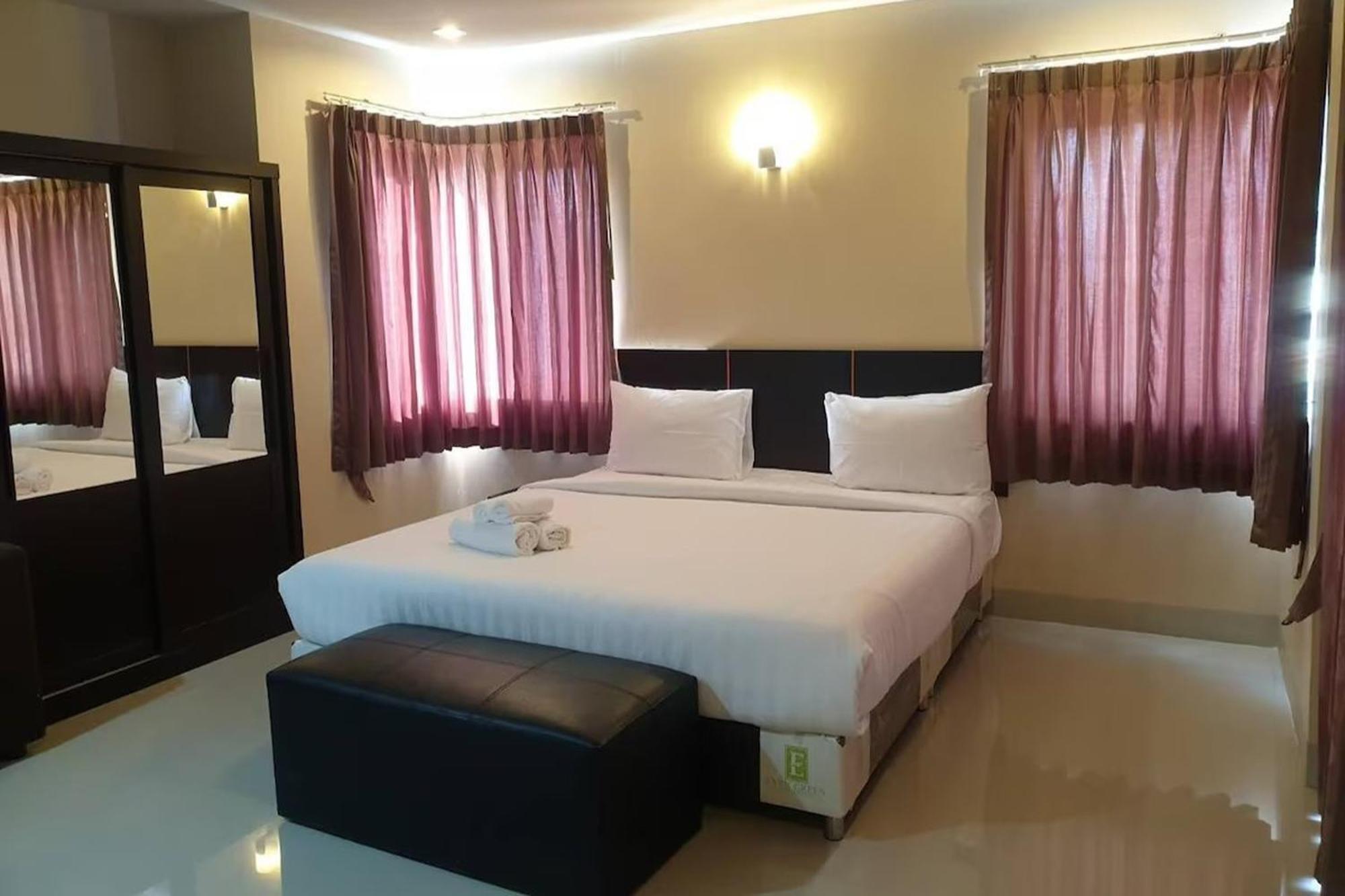 La Viva Hotel Бурирам Экстерьер фото