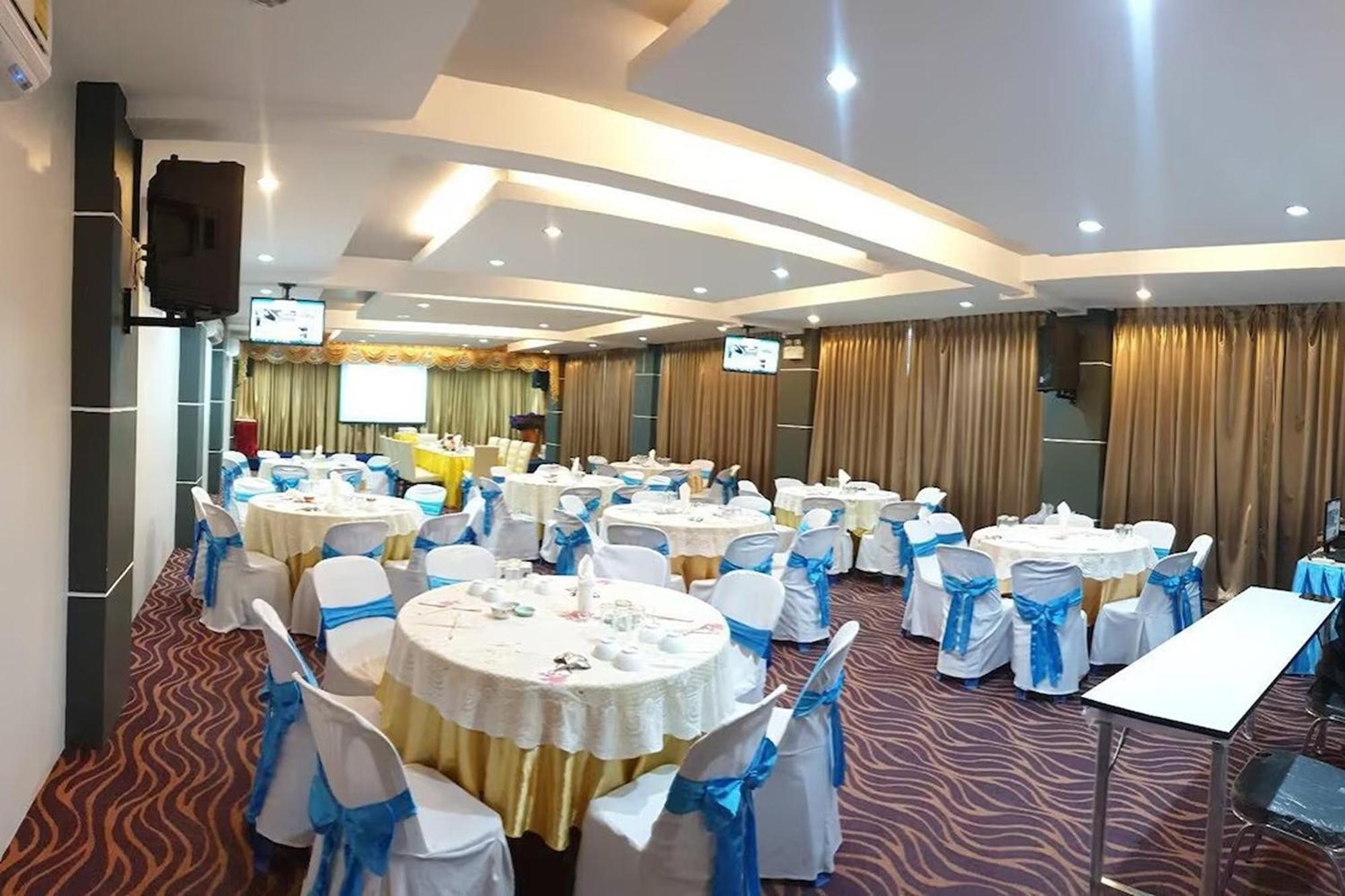 La Viva Hotel Бурирам Экстерьер фото