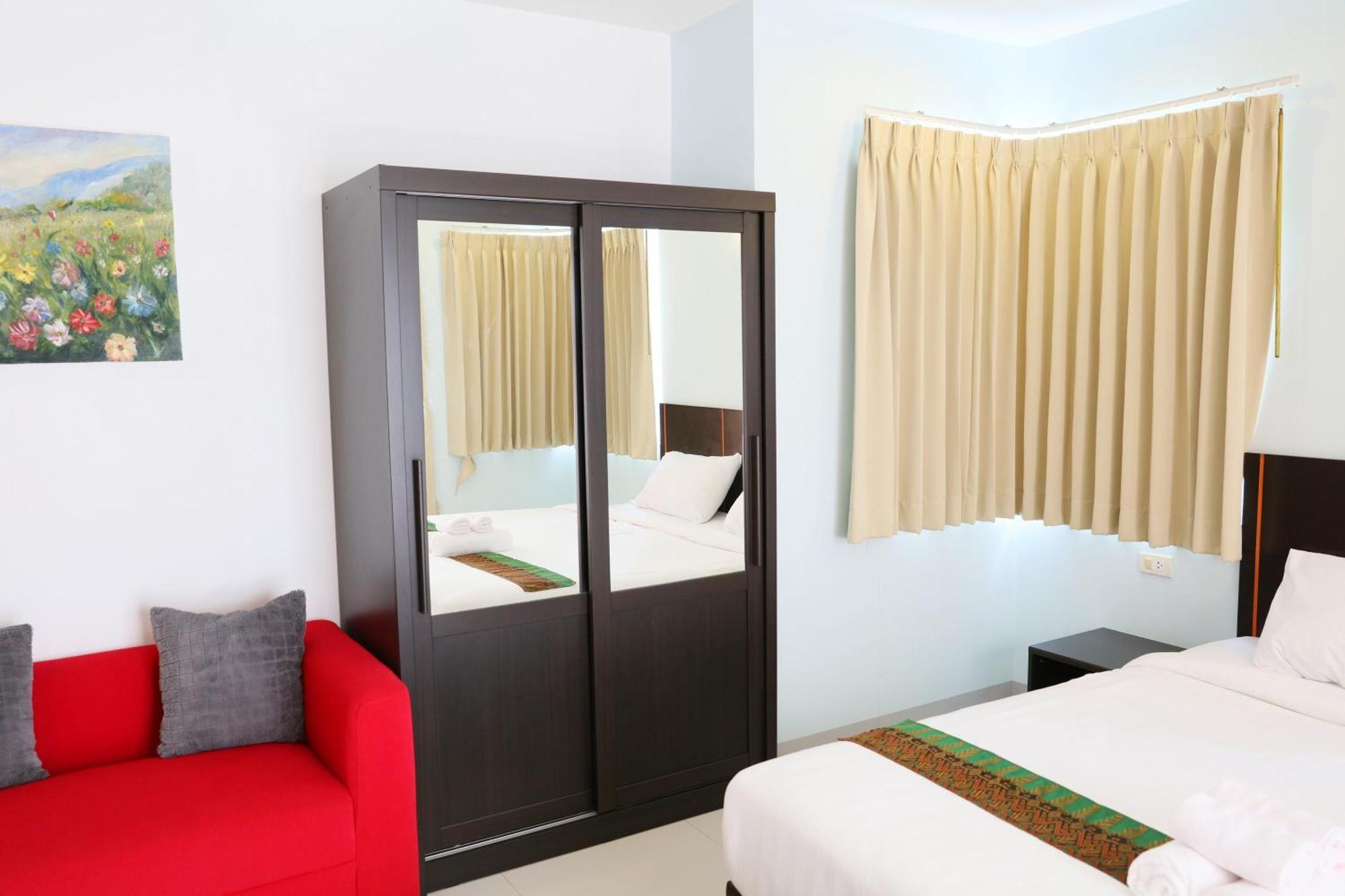 La Viva Hotel Бурирам Экстерьер фото