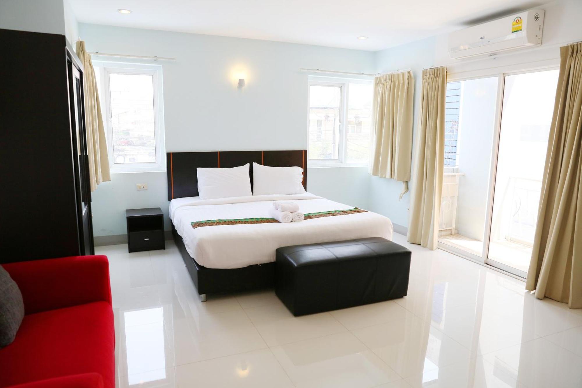 La Viva Hotel Бурирам Экстерьер фото