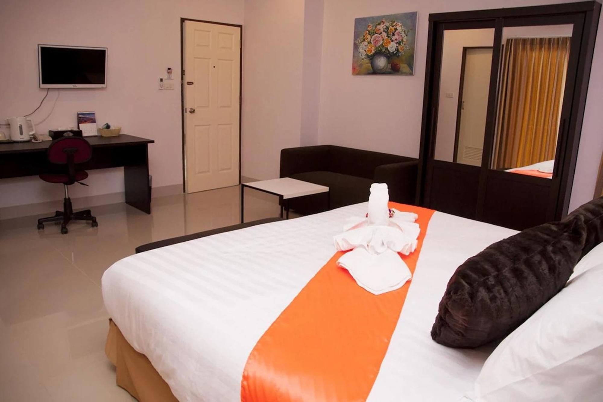 La Viva Hotel Бурирам Экстерьер фото