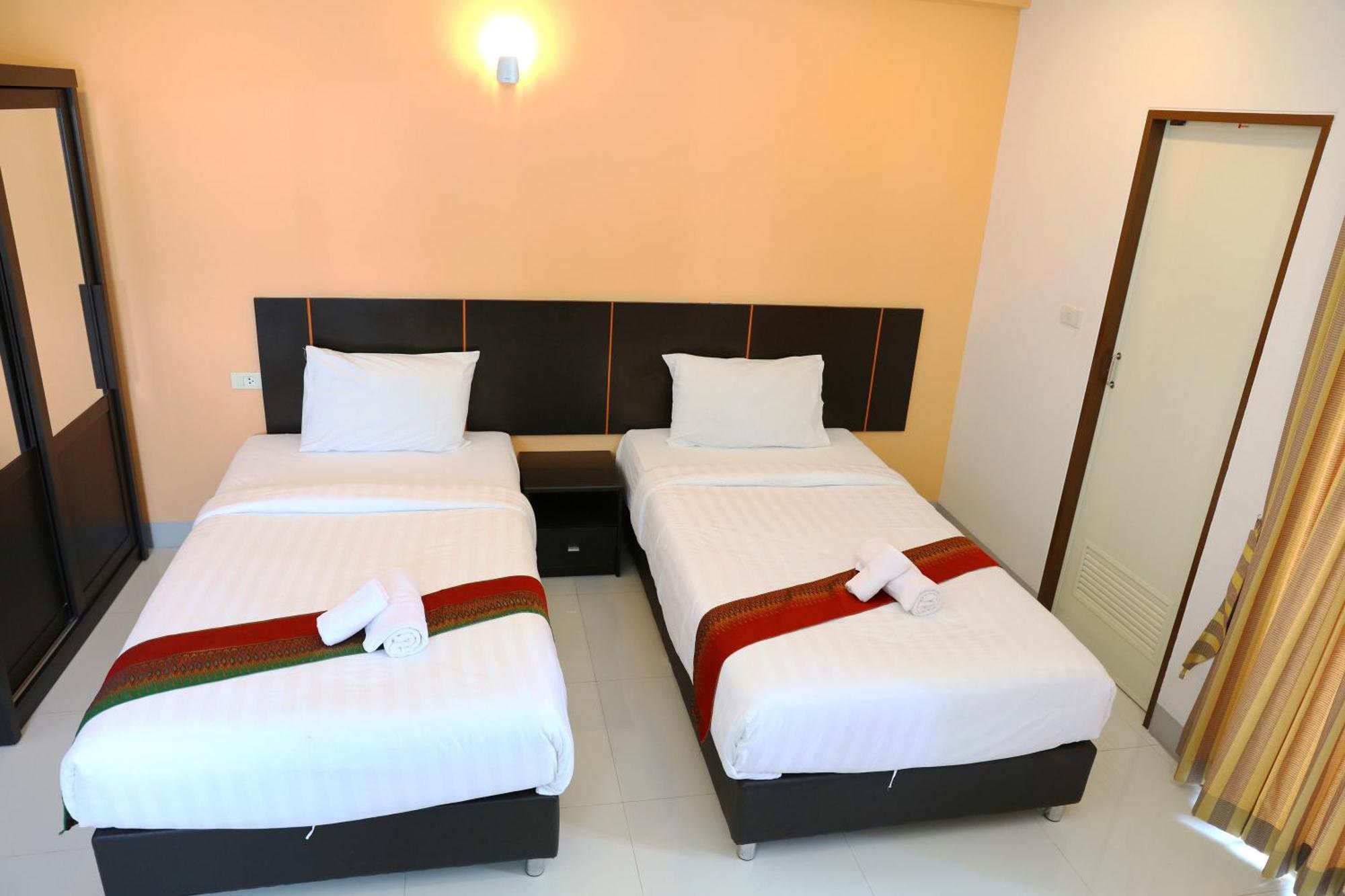 La Viva Hotel Бурирам Экстерьер фото