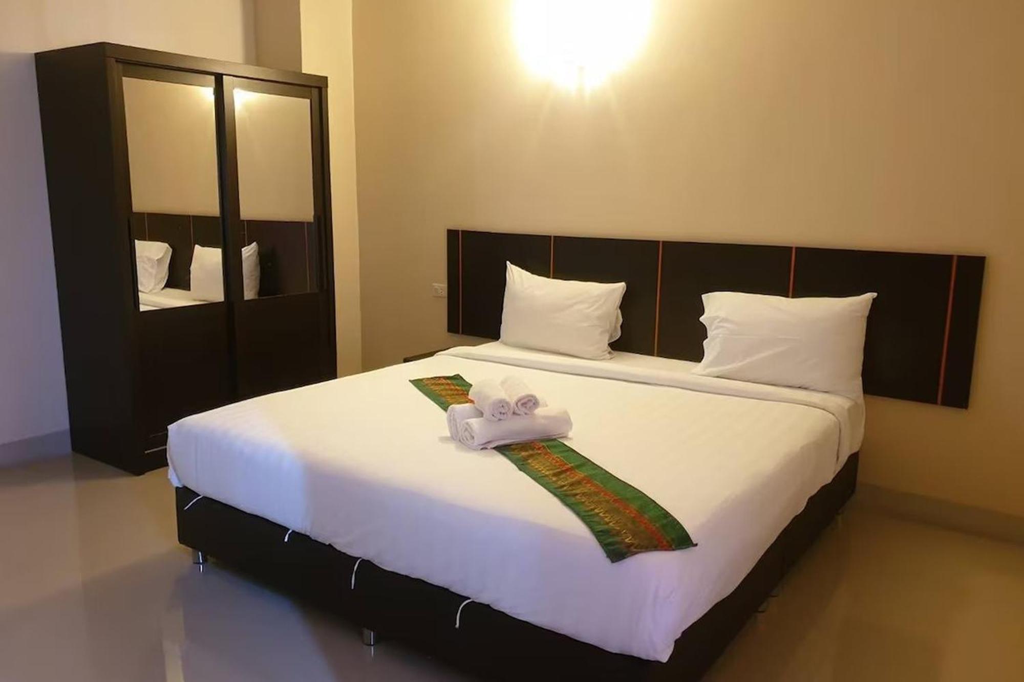 La Viva Hotel Бурирам Экстерьер фото