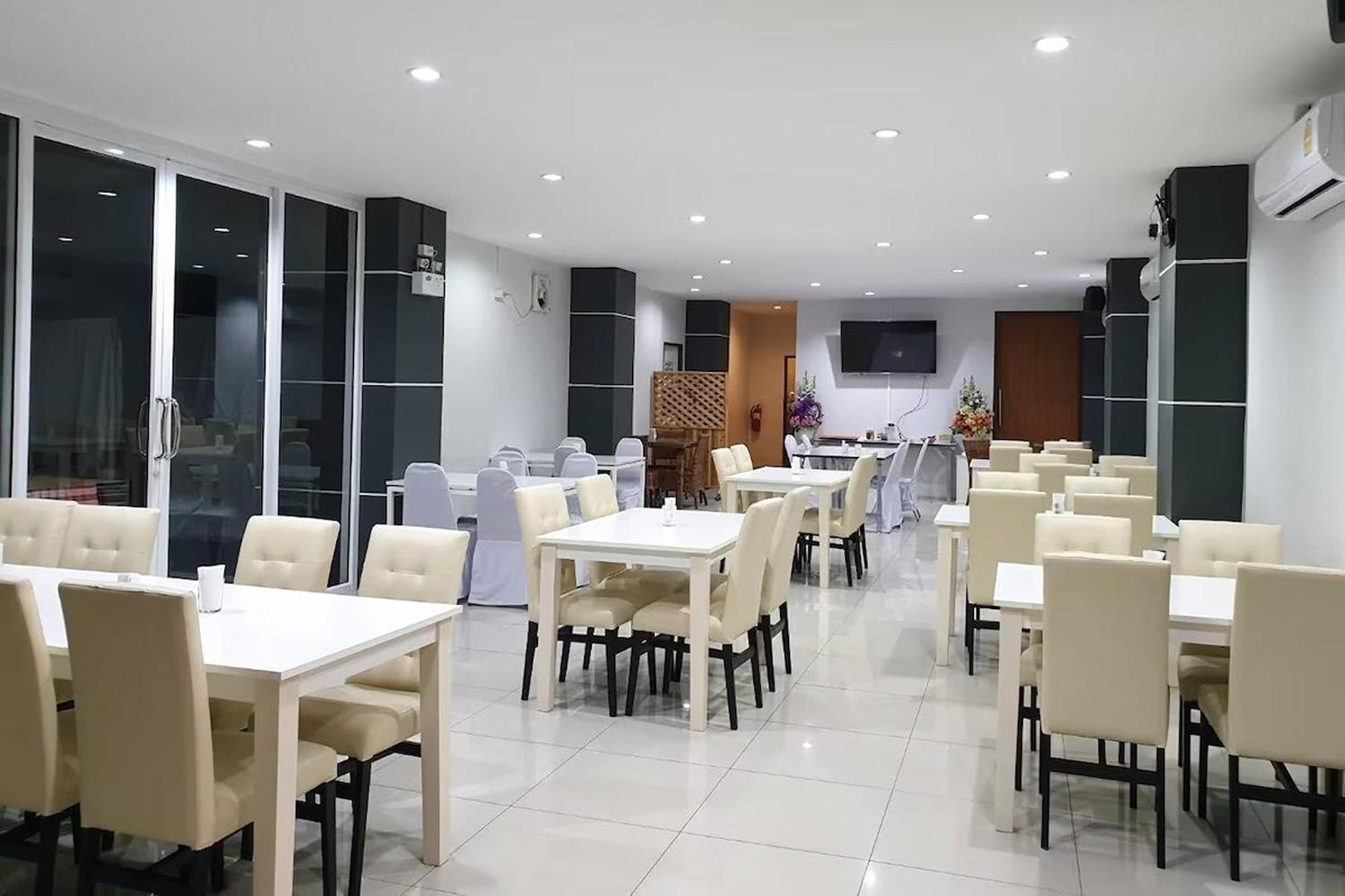 La Viva Hotel Бурирам Экстерьер фото