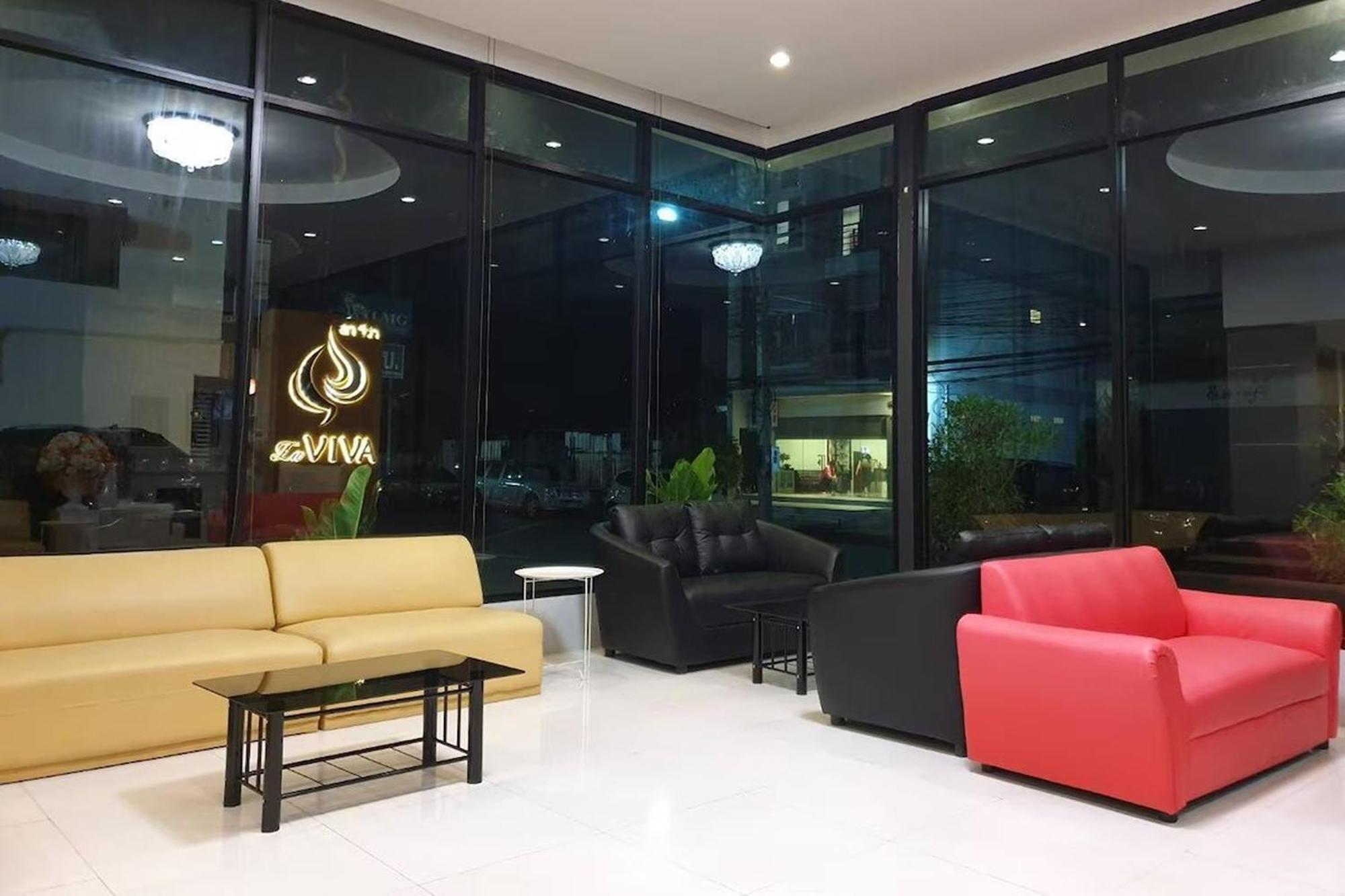 La Viva Hotel Бурирам Экстерьер фото